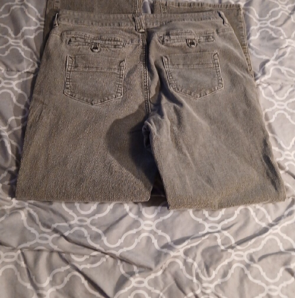 Ruff Hewn Women’s Grey Corduroy Jeans - Classic Back Pocket Style - Picture 3 of 7
